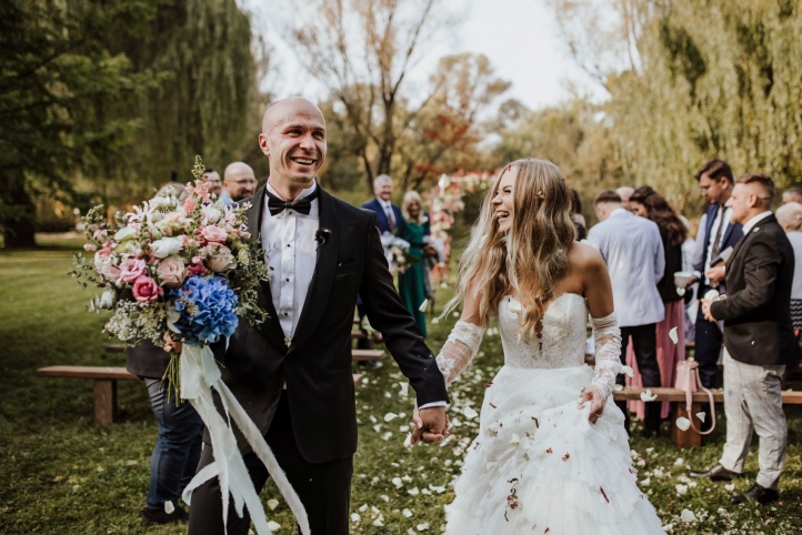 Romantyczny ślub humanistyczny Klaudii i Olka w sercu ogrodu botanicznego