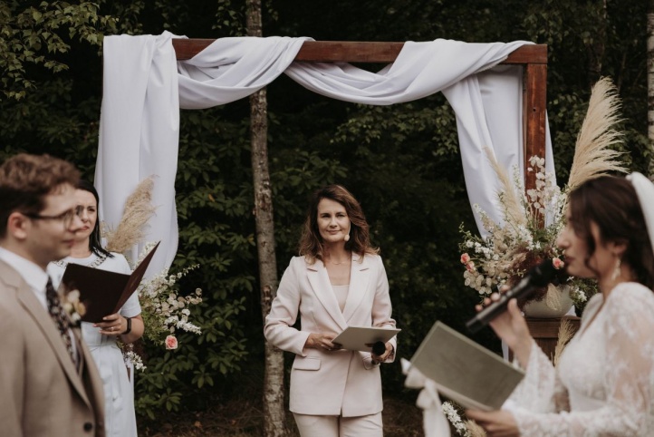 Ślub cywilny humanistyczny – czyli jak uczynić formalny ślub cywilny osobistą uroczystością